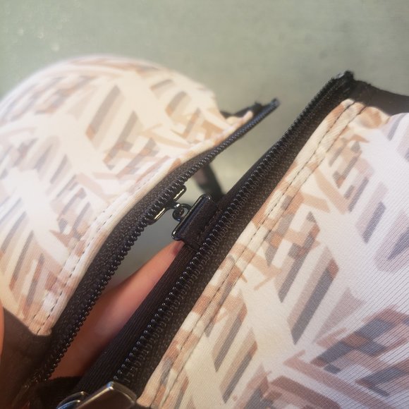 Pack of 2 Victoria's secret sports bras 32DDD. - Picture 3 of 10